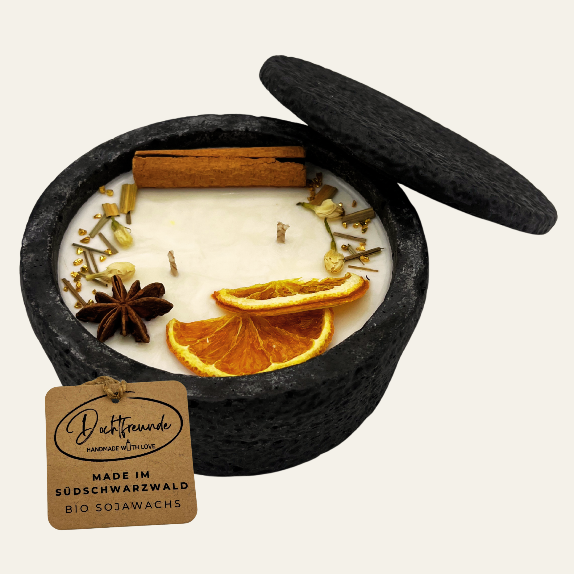 Handgemachte Betonkerze „Black Cinnamon“ - Stilvolle Sojawachskerze für Ihr Zuhause. Mit Blütenverzierung und HOCHWERTIGEM Baumwolldocht aus dem Südschwarzwald - Garten-On.de