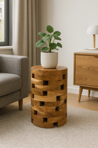 Teakholz Beistelltisch – Handgefertigt im Laminated Block Design - Natürlicher Holztisch aus Teak - Wohnzimmer & Schlafzimmer - 35x35x50 cm - Garten-On.de