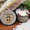 Tada dein Geschenk - LUSTIGER Panda personalisierbare PREMIUM Duftkerze mit verschiedenen Dekoren - handgemacht aus dem Südschwarzwald - Garten-On.de