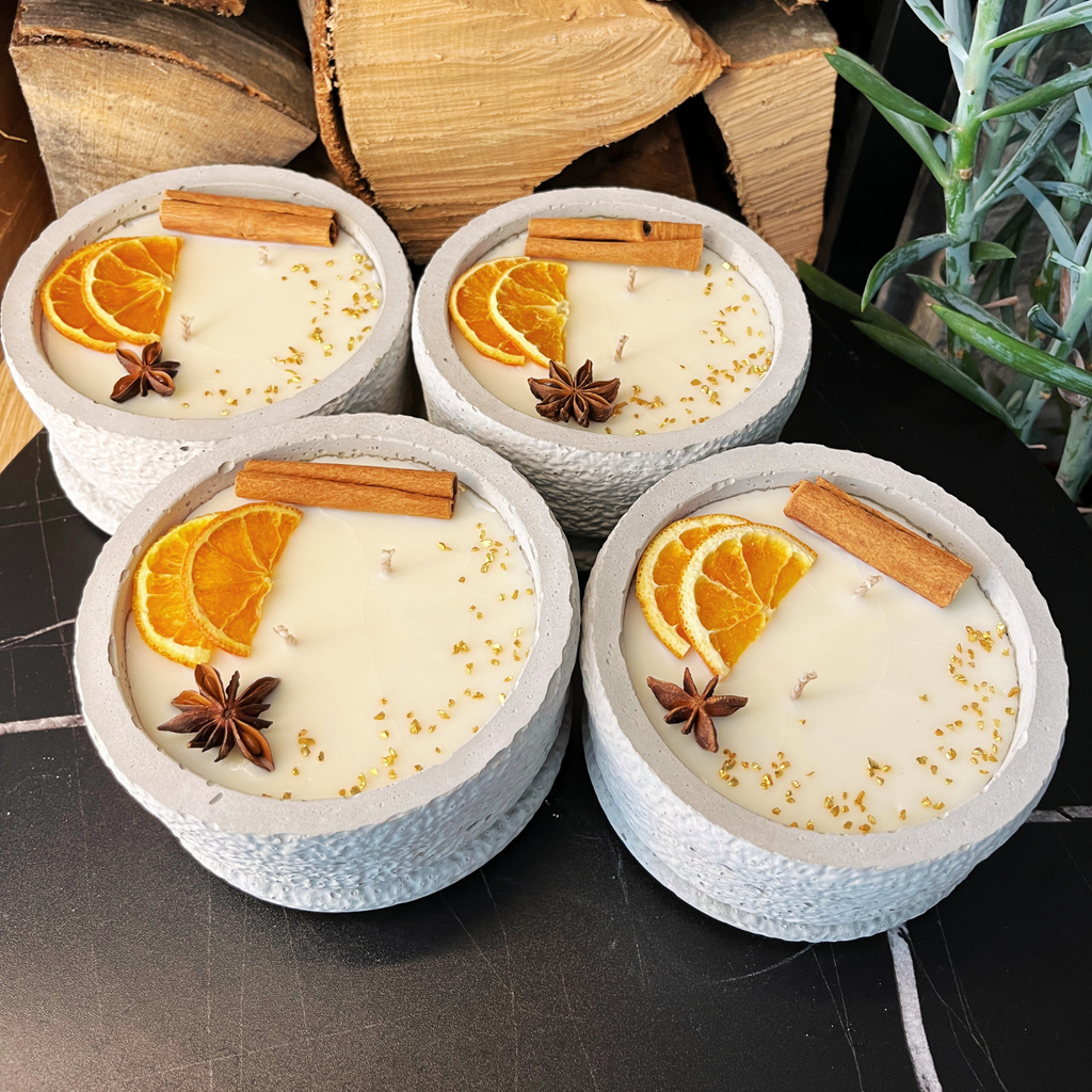 Betonkerzen-Set 4x Betongrau "Grey Cinnamon" - Aromaduftkerze - Stilvolle Sojawachskerze für Ihr Zuhause. Aromatherapie Kerze mit Blütenverzierung und HOCHWERTIGEM Baumwolldocht aus dem Südschwarzwald - Garten-On.de