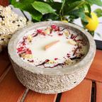 Outdoor Citronella-Betonkerzenset  „Grey - Mugge Schreck“ – Handgemachter Insektenschutz aus dem Südschwarzwald mit Blütenverzierung  3x Betonkerzen im Set - Garten-On.de