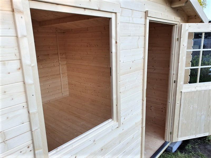 Gerätehäuschen dicke Waende