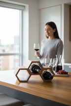 Holz Weinregal – Weinhalter Flaschenhalter - Küche Wohnzimmer Bar - Dekorative Honigwabenform – Aus Teakholz für 3 Flaschen – 18x34x18 cm - Garten-On.de