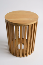 Teakholz-Beistelltisch - Holzhocker Couchtisch - Handgefertigt aus Massivholz – Holzleisten Rund - 50x30x30 cm - Garten-On.de