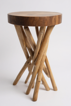 Holz Beistelltisch – Holzhocker Couchtisch – Handgefertigt – Verzweigt aus Suar- und Teakholz – 50x28x28 cm - Garten-On.de