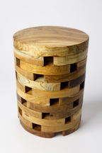 Teakholz Beistelltisch – Handgefertigt im Laminated Block Design - Natürlicher Holztisch aus Teak - Wohnzimmer & Schlafzimmer - 35x35x50 cm - Garten-On.de