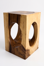Holz Beistelltisch – Couchtisch Blumenhocker Hocker - Handgefertigt – Eckig mit O-Ausschnitt Suarholz - 45x30x30 cm - Garten-On.de