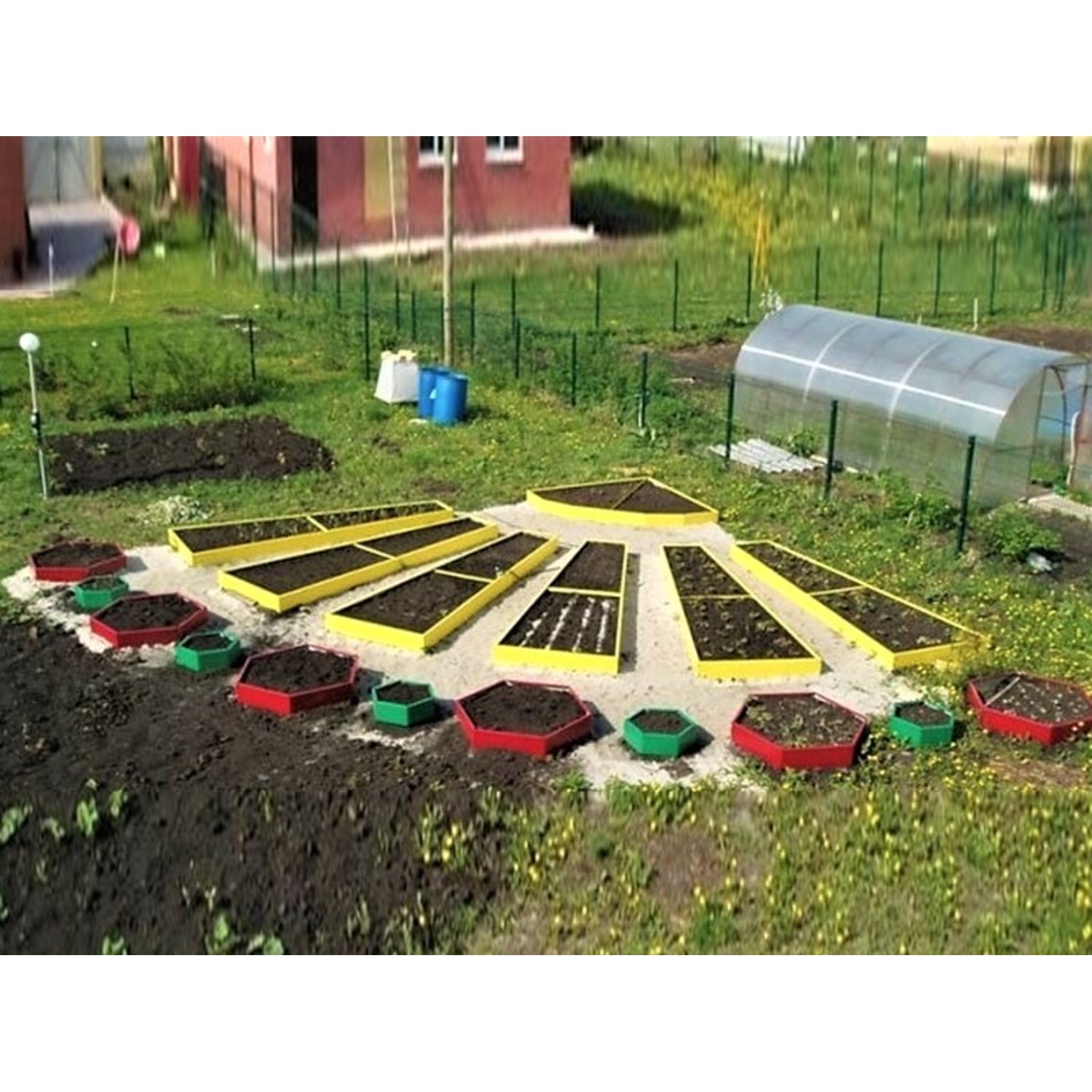 Mehrstufiges verzinktes Blumenbeet 140×140 cm