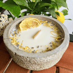 Limitierte Einzelstücke: Outdoor Citronella-Betonkerze „Mugge Schreck“ – Handgemachter Insektenschutz aus dem Südschwarzwald mit Blütenverzierung - Garten-On.de
